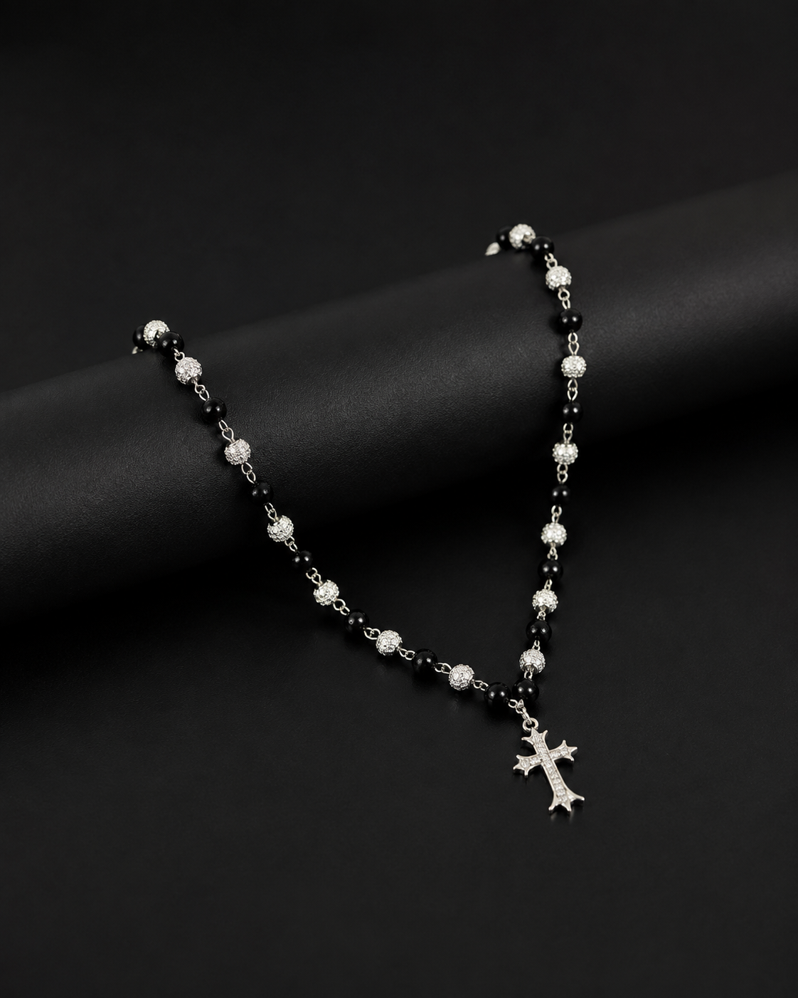 Le Fremét™ Pearl Cross Necklace