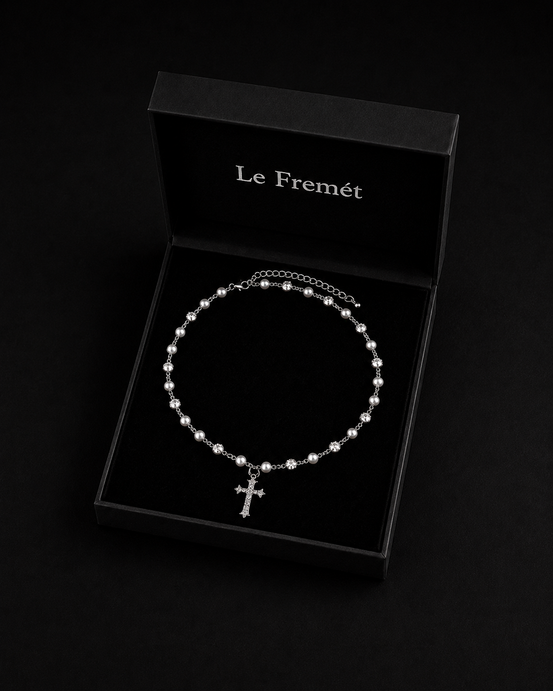 Le Fremét™ Pearl Cross Necklace